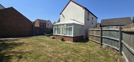 3 bedroom Detached house to let in Whitehouse Drive, Lichfield, WS13
