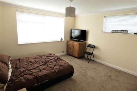 2 bedroom Flat to let in Kennedy Close, Sutton Coldfield, B72