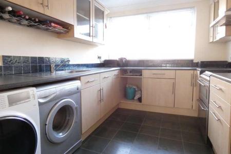 2 bedroom Flat to let in Kennedy Close, Sutton Coldfield, B72