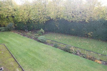 2 bedroom Flat to let in Kennedy Close, Sutton Coldfield, B72