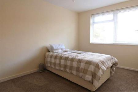 2 bedroom Flat to let in Kennedy Close, Sutton Coldfield, B72