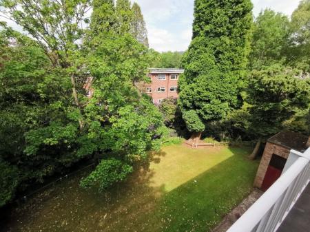 2 bedroom Flat to let in Manor Road, Sutton Coldfield, B73