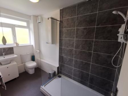 2 bedroom Flat to let in Manor Road, Sutton Coldfield, B73