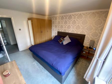 2 bedroom Flat to let in Woodfield Close, Four Oaks, Sutton Coldfield, B74