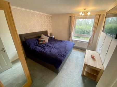 2 bedroom Flat to let in Woodfield Close, Four Oaks, Sutton Coldfield, B74