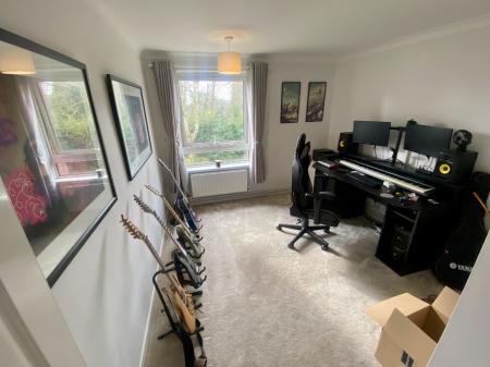 2 bedroom Flat to let in Woodfield Close, Four Oaks, Sutton Coldfield, B74