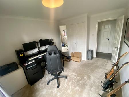 2 bedroom Flat to let in Woodfield Close, Four Oaks, Sutton Coldfield, B74