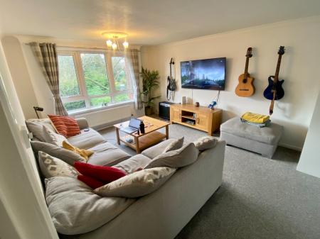 2 bedroom Flat to let in Woodfield Close, Four Oaks, Sutton Coldfield, B74