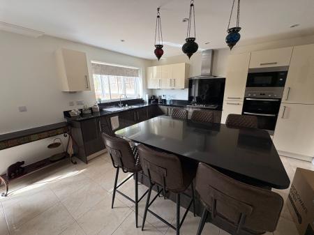 4 bedroom Detached house to let in New Hall Grange, Sutton Coldfield, Sutton Coldfield, B72