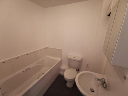 2 bedroom Flat to let in Blue Cedar Drive, Streetly, Sutton Coldfield, B74