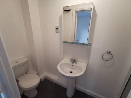 2 bedroom Flat to let in Blue Cedar Drive, Streetly, Sutton Coldfield, B74