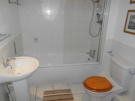 2 bedroom Flat to let in Caversham Place, Sutton Coldfield, B73