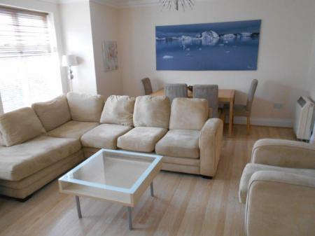 2 bedroom Flat to let in Caversham Place, Sutton Coldfield, B73