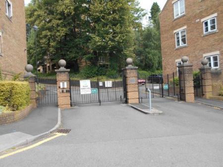 2 bedroom Flat to let in Caversham Place, Sutton Coldfield, B73
