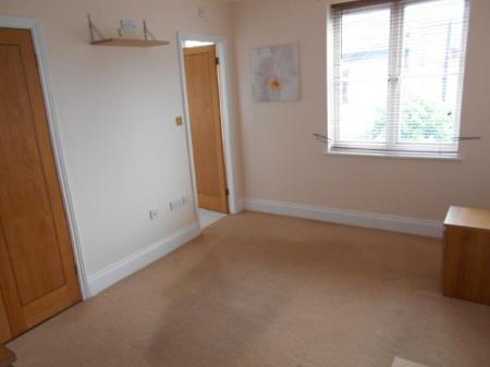 2 bedroom Flat to let in Caversham Place, Sutton Coldfield, B73