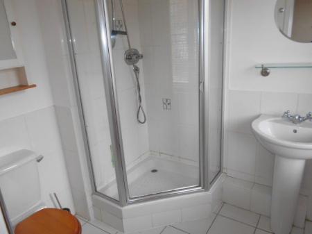 2 bedroom Flat to let in Caversham Place, Sutton Coldfield, B73
