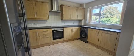2 bedroom Flat to let in 192 Birmingham Road, Wylde Green, Sutton Coldfield, B72