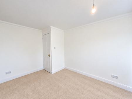 2 bedroom Flat for sale in Thorney Mill Road, West Drayton, UB7