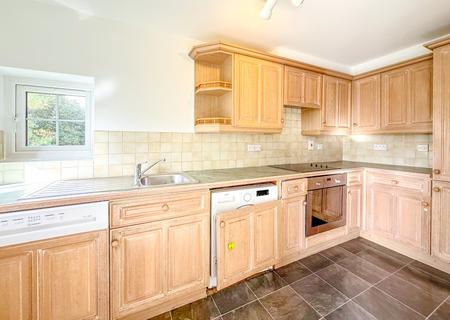 2 bedroom Flat for sale in Thorney Mill Road, West Drayton, UB7