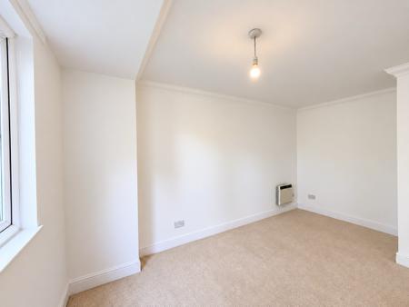 2 bedroom Flat for sale in Thorney Mill Road, West Drayton, UB7