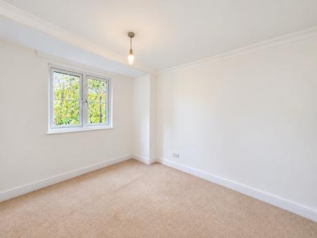 2 bedroom Flat for sale in Thorney Mill Road, West Drayton, UB7