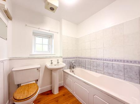 2 bedroom Flat for sale in Thorney Mill Road, West Drayton, UB7