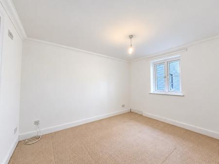 2 bedroom Flat for sale in Thorney Mill Road, West Drayton, UB7