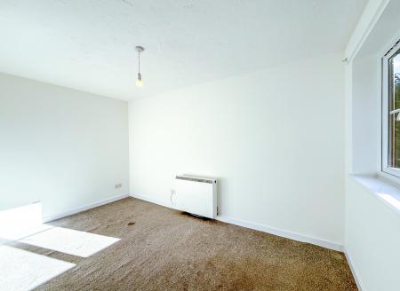 2 bedroom Flat to let in Crown Rise, Garston, Watford, WD25