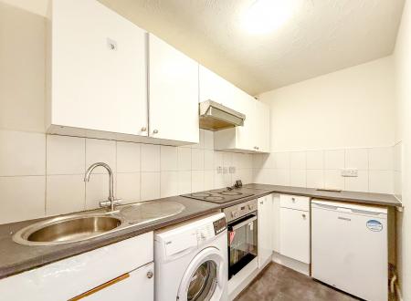 2 bedroom Flat to let in Crown Rise, Garston, Watford, WD25