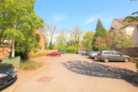 2 bedroom Flat for sale in Gisburne Way, Watford, WD24
