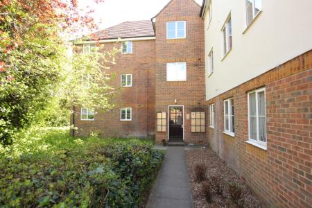 2 bedroom Flat for sale in Gisburne Way, Watford, WD24