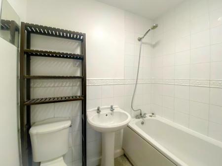 2 bedroom Flat for sale in Gisburne Way, Watford, WD24