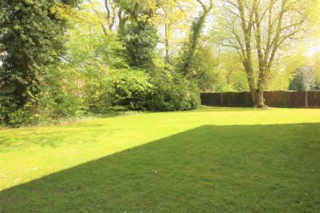 2 bedroom Flat for sale in Gisburne Way, Watford, WD24