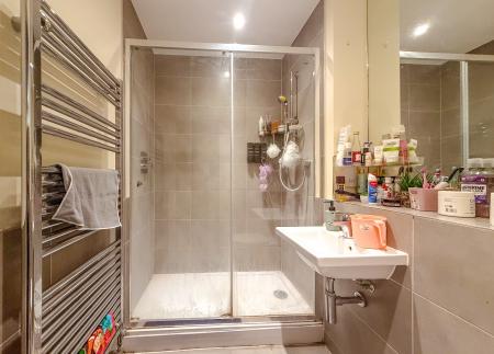 2 bedroom Flat to let in Hagden Lane, Watford, Watford, WD18