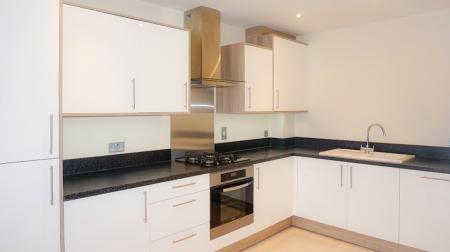 2 bedroom Flat to let in Hagden Lane, Watford, Watford, WD18