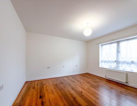 2 bedroom Flat to let in Hagden Lane, Watford, Watford, WD18