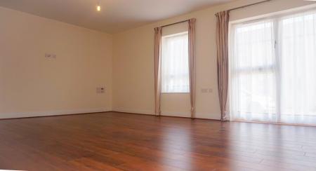 2 bedroom Flat to let in Hagden Lane, Watford, Watford, WD18