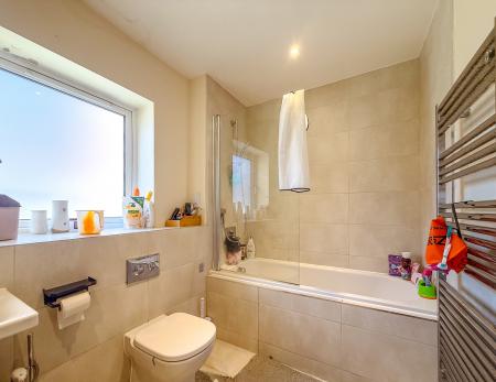 2 bedroom Flat to let in Hagden Lane, Watford, Watford, WD18