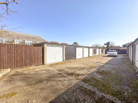 Aldenham Road, Bushey, WD23
