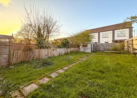 3 bedroom Terraced House to let in Hows Close, Uxbridge, UB8