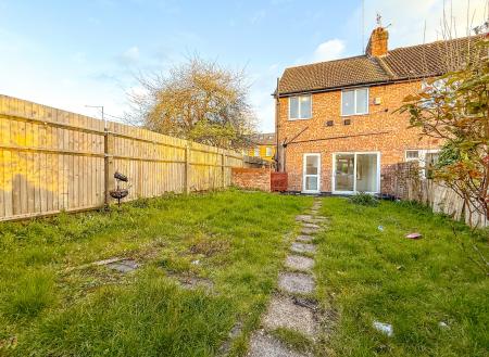 3 bedroom Terraced House to let in Hows Close, Uxbridge, UB8