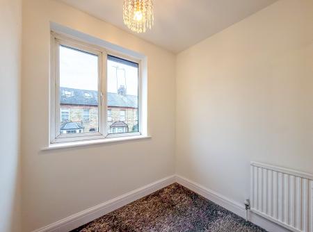 3 bedroom Terraced House to let in Hows Close, Uxbridge, UB8