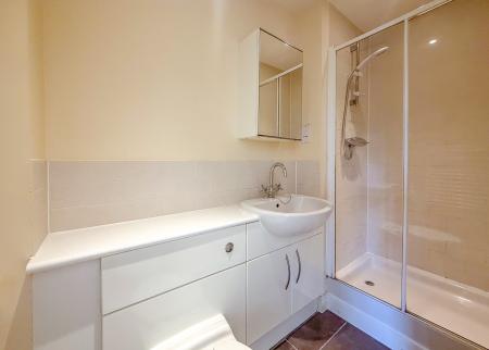 2 bedroom Flat to let in Loates Lane, Watford, WD17