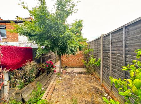 3 bedroom End of terrace house for sale in Bruce Grove, Watford, WD24