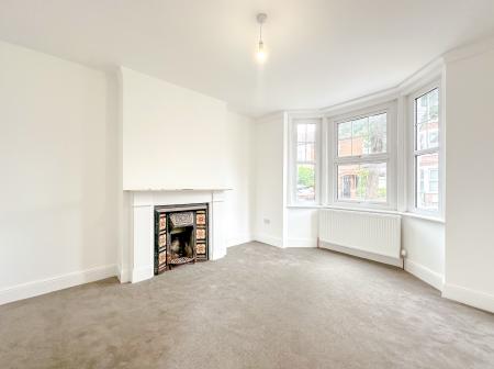 3 bedroom End of terrace house for sale in Bruce Grove, Watford, WD24