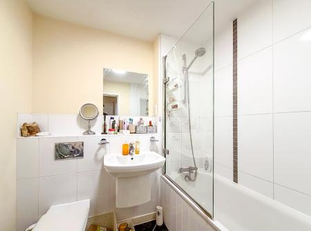 1 bedroom Flat to let in Flanders Court, The Sentinel, Watford, WD17