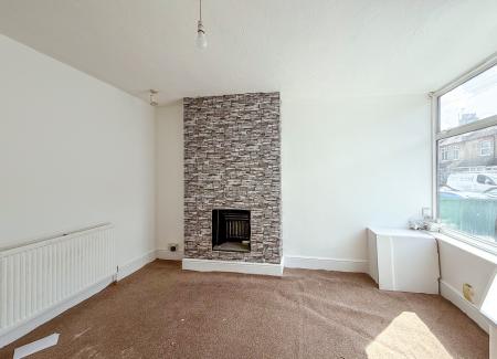 2 bedroom Terraced House to let in Victoria Road, Nth Wat, Watford, WD24