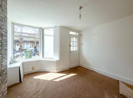 2 bedroom Terraced House to let in Victoria Road, Nth Wat, Watford, WD24