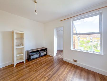 2 bedroom Terraced House to let in Victoria Road, Nth Wat, Watford, WD24