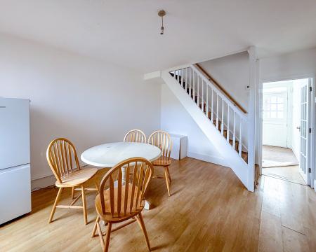 2 bedroom Terraced House to let in Victoria Road, Nth Wat, Watford, WD24